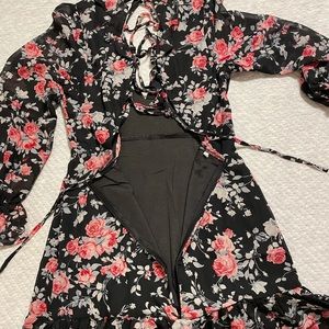 Brand new, never worn. Didn’t fit. Says medium but fits small.